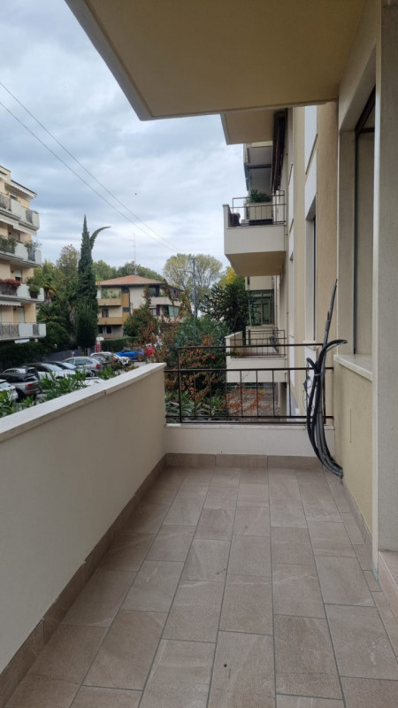 In quartiere tranquillo e ben collegato proponiamo in vendita appartamento trilocale di circa 75 ...