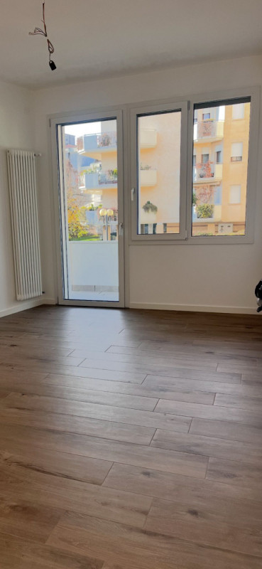 In quartiere tranquillo e ben collegato proponiamo in vendita appartamento trilocale di circa 75 ...