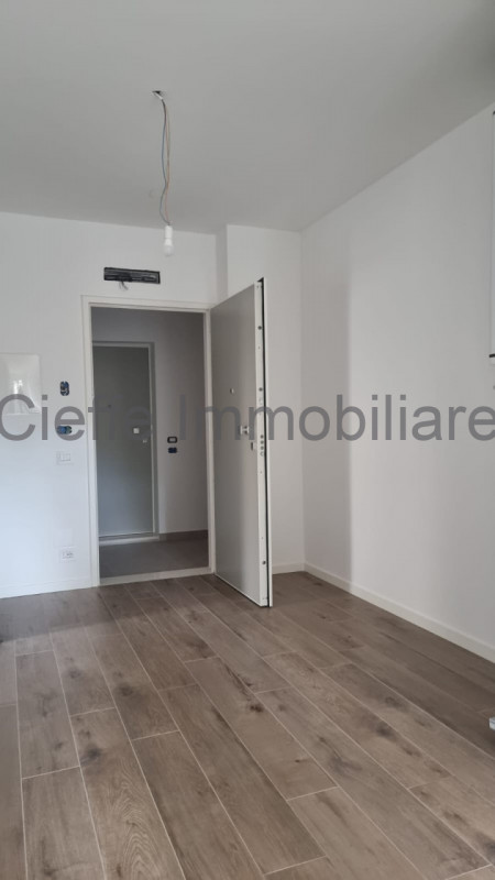 In quartiere tranquillo e ben collegato proponiamo in vendita appartamento trilocale di circa 75 ...