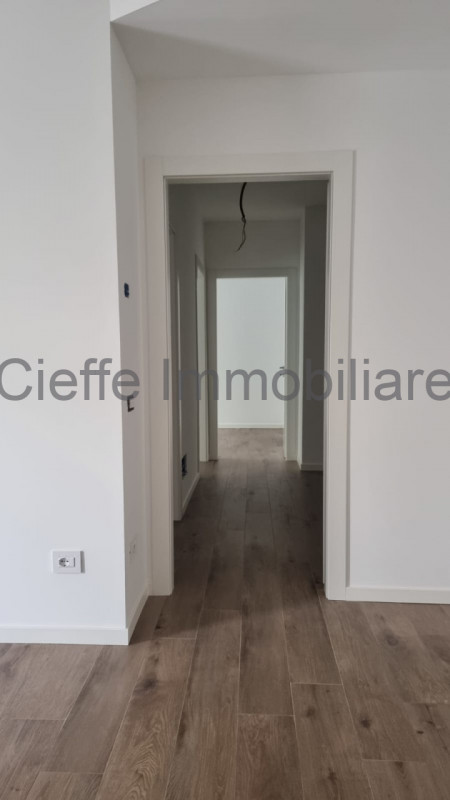 In quartiere tranquillo e ben collegato proponiamo in vendita appartamento trilocale di circa 75 ...