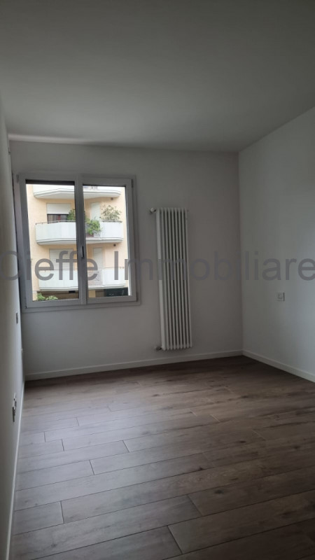 In quartiere tranquillo e ben collegato proponiamo in vendita appartamento trilocale di circa 75 ...