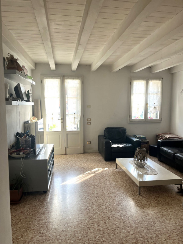 Caldogno, CASA AFFIANCATA RISTRUTTURATA € 268.000.Trattativa riservata Unica Immobiliare Colceres...