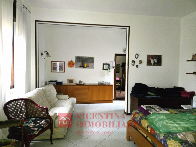 VICENZA OVEST: proponiamo IN ESCLUSIVA CASA SINGOLA TERRATETTO di 183 mq situata in zona Vicenza ...