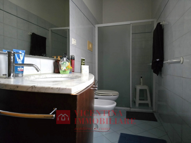 VICENZA OVEST: proponiamo IN ESCLUSIVA CASA SINGOLA TERRATETTO di 183 mq situata in zona Vicenza ...