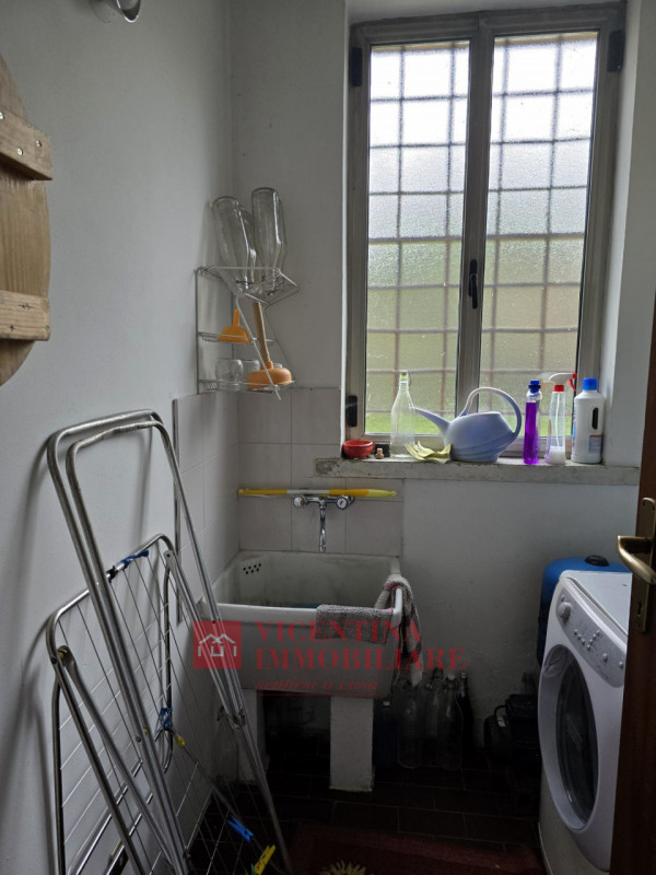 VICENZA OVEST: proponiamo IN ESCLUSIVA CASA SINGOLA TERRATETTO di 183 mq situata in zona Vicenza ...