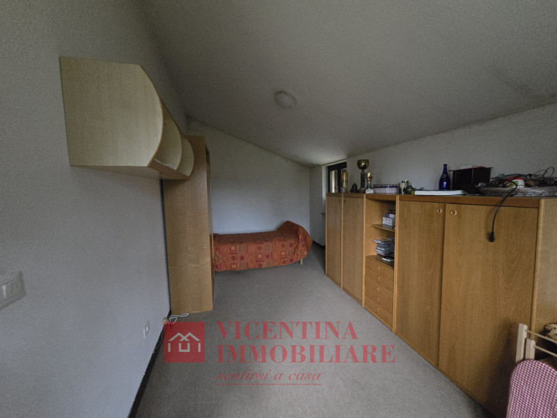 VICENZA OVEST: proponiamo IN ESCLUSIVA CASA SINGOLA TERRATETTO di 183 mq situata in zona Vicenza ...