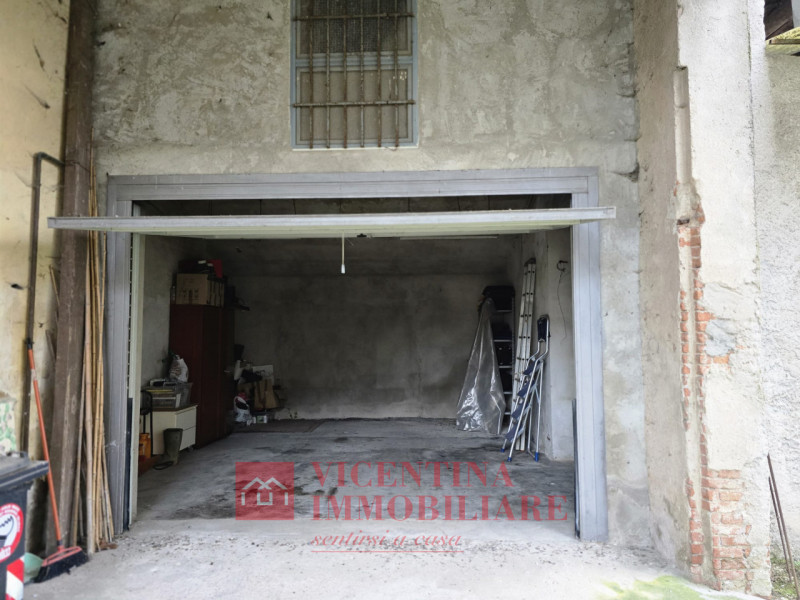 VICENZA OVEST: proponiamo IN ESCLUSIVA CASA SINGOLA TERRATETTO di 183 mq situata in zona Vicenza ...