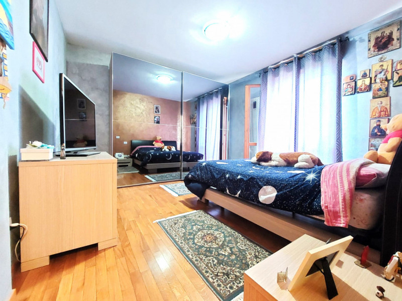 CSC143;Situato nel cuore pulsante del paese, al primo piano di un contesto servito da ascensore, ...