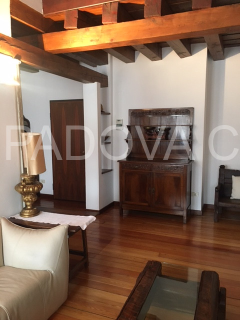 SOLO REFERENZIATI 

Scopri un'opportunità unica di vivere in un prestigioso appartamento mansarda...