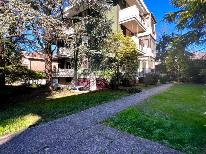 PD319 - Proponiamo in vendita un luminoso appartamento di ampie metrature, in quartiere Forcellin...