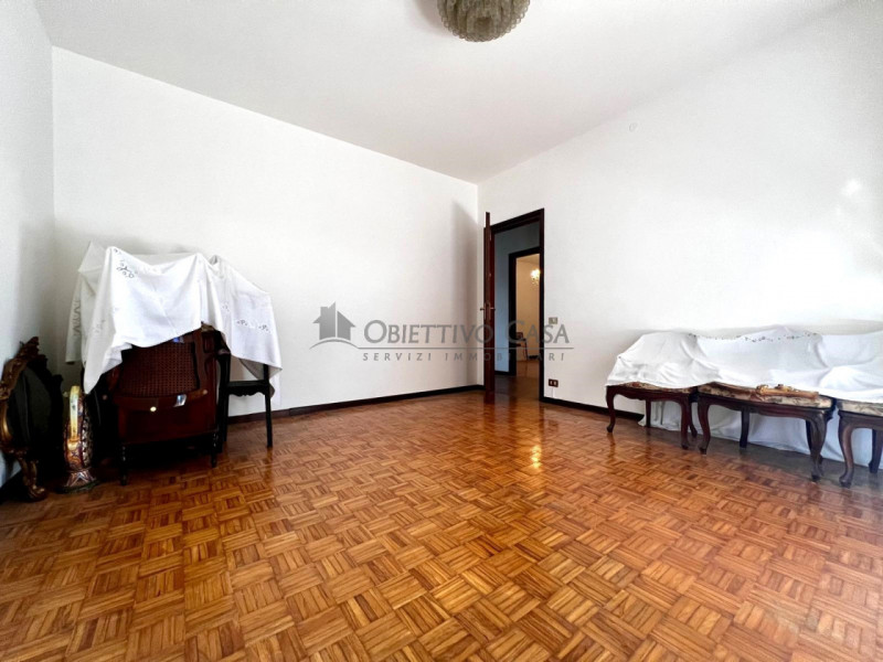 PD319 - Proponiamo in vendita un luminoso appartamento di ampie metrature, in quartiere Forcellin...