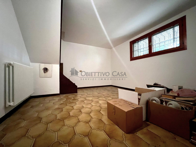 PD319 - Proponiamo in vendita un luminoso appartamento di ampie metrature, in quartiere Forcellin...