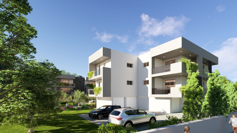 Presentiamo un elegante appartamento in vendita, situato all'interno di un moderno condominio com...