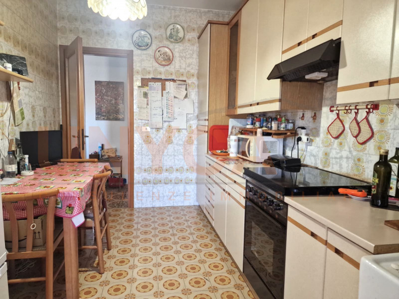 ALBIGNASEGO – All’interno di un residence composto da una palazzina suddivisa in due vani scala d...