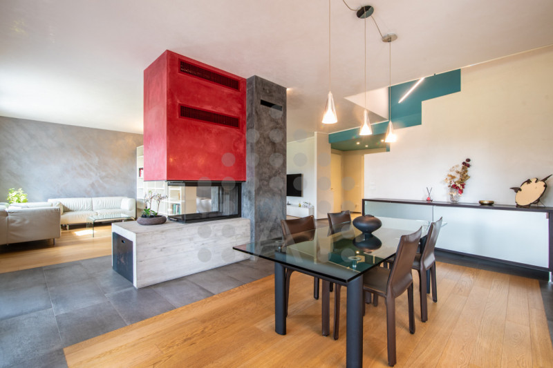 Ci sono case belle. E poi ci sono case che fanno immaginare subito una nuova vita.
Questa villa m...