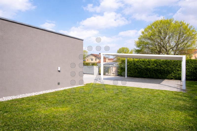 Questa proprietà, costruita nel 2015 al confine tra Padova e Abano Terme, è situata in una zona r...