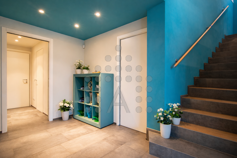 Questa proprietà, costruita nel 2015 al confine tra Padova e Abano Terme, è situata in una zona r...