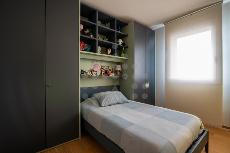 Ci sono case belle. E poi ci sono case che fanno immaginare subito una nuova vita.
Questa villa m...