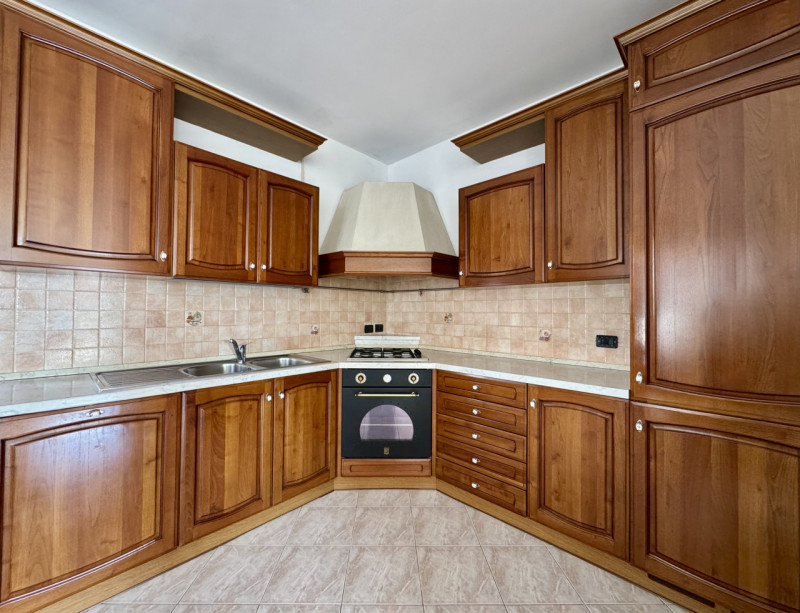 Carrè - Casa a schiera con terrazzone - Euro 236.000


Trattativa riservata Unica Immobiliare - Z...