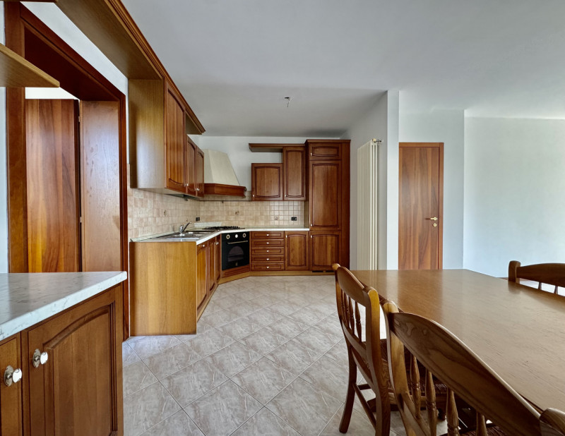 Carrè - Casa a schiera con terrazzone - Euro 236.000


Trattativa riservata Unica Immobiliare - Z...