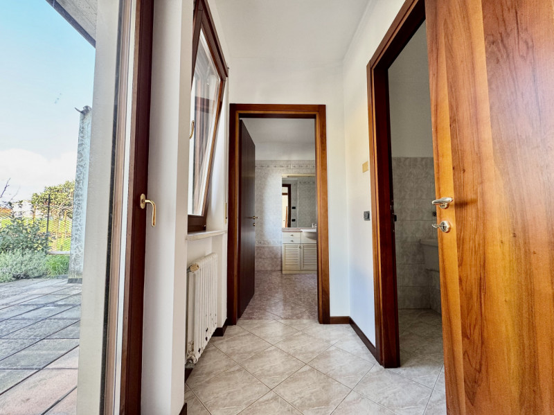 Carrè - Casa a schiera con terrazzone - Euro 236.000


Trattativa riservata Unica Immobiliare - Z...