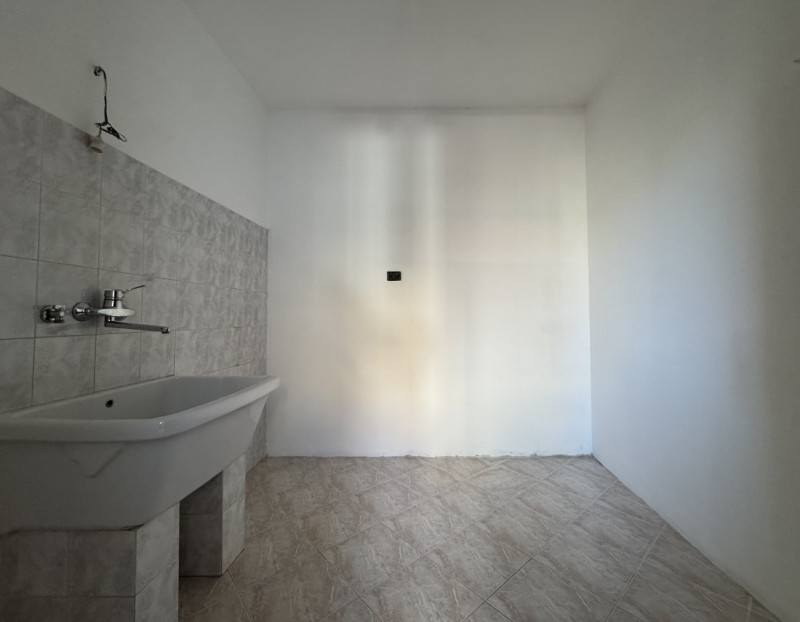 Carrè - Casa a schiera con terrazzone - Euro 236.000


Trattativa riservata Unica Immobiliare - Z...