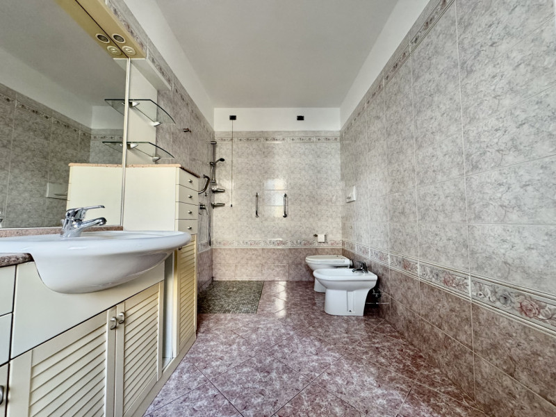 Carrè - Casa a schiera con terrazzone - Euro 236.000


Trattativa riservata Unica Immobiliare - Z...