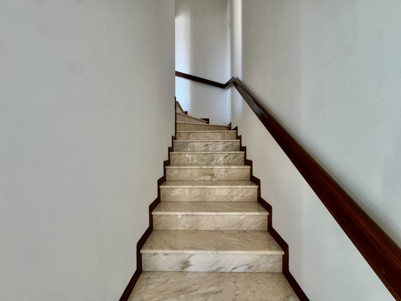 Carrè - Casa a schiera con terrazzone - Euro 236.000


Trattativa riservata Unica Immobiliare - Z...