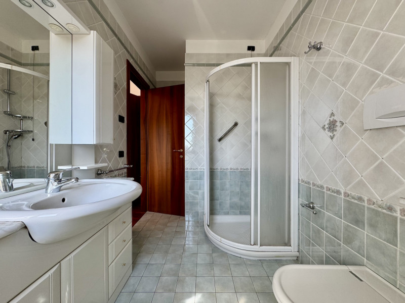 Carrè - Casa a schiera con terrazzone - Euro 236.000


Trattativa riservata Unica Immobiliare - Z...