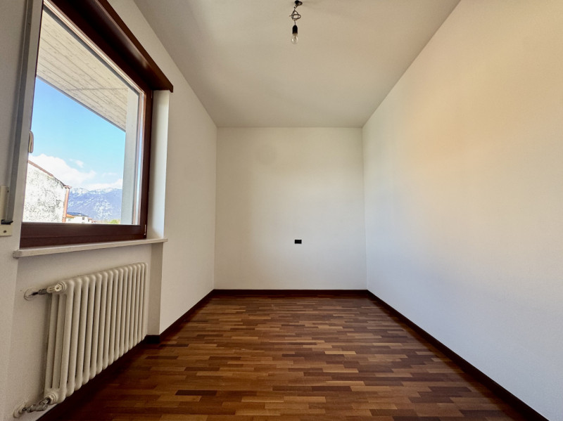 Carrè - Casa a schiera con terrazzone - Euro 236.000


Trattativa riservata Unica Immobiliare - Z...