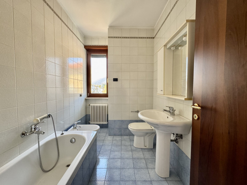 Carrè - Casa a schiera con terrazzone - Euro 236.000


Trattativa riservata Unica Immobiliare - Z...