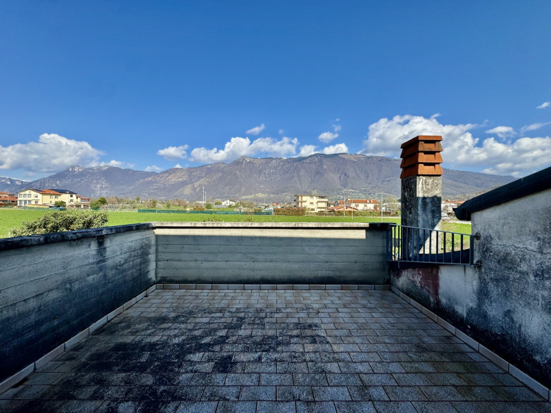 Carrè - Casa a schiera con terrazzone - Euro 236.000


Trattativa riservata Unica Immobiliare - Z...