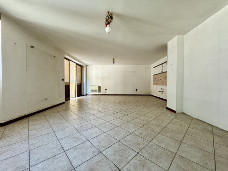 Carrè - Casa a schiera con terrazzone - Euro 236.000


Trattativa riservata Unica Immobiliare - Z...