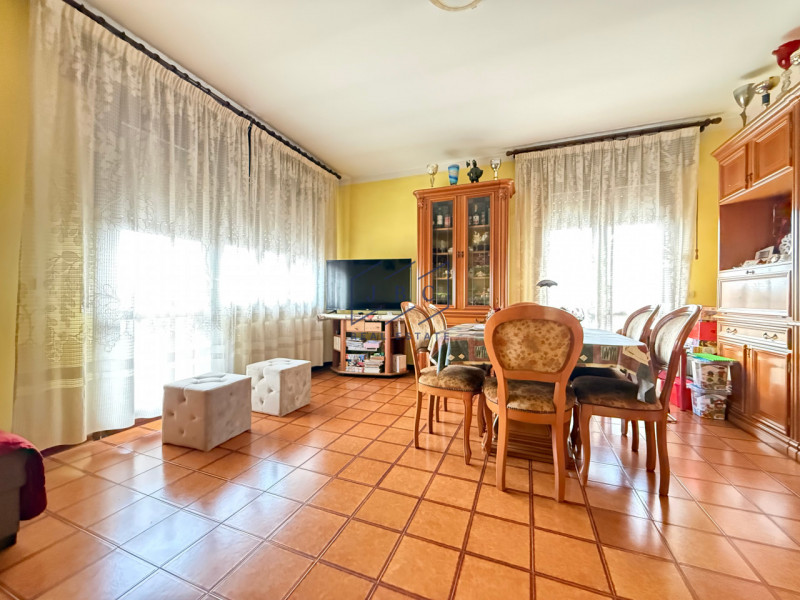 Ponte di Piave - (Treviso) 
In esclusiva, proponiamo un ampio appartamento pentalocale situato a ...