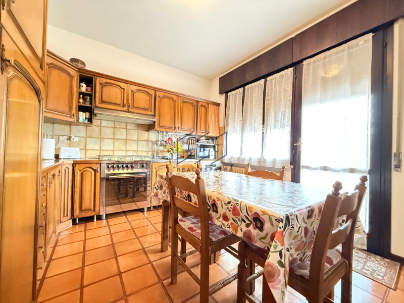 Ponte di Piave - (Treviso) 
In esclusiva, proponiamo un ampio appartamento pentalocale situato a ...