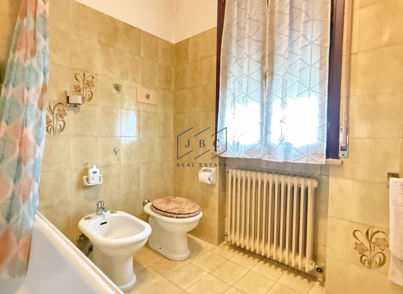 Ponte di Piave - (Treviso) 
In esclusiva, proponiamo un ampio appartamento pentalocale situato a ...