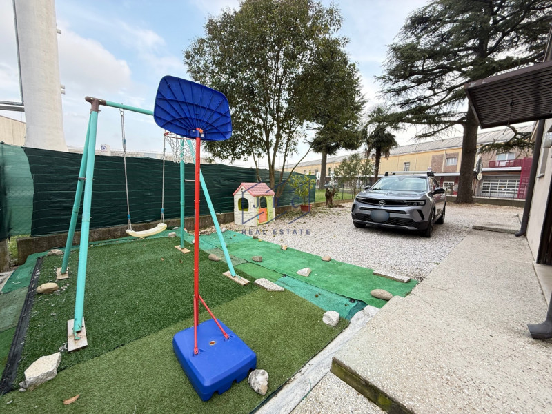 Ponte di Piave - (Treviso) 
In esclusiva, proponiamo un ampio appartamento pentalocale situato a ...