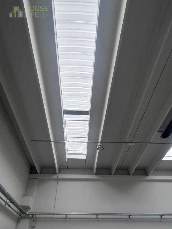 SCHIO - Z.I: CAPANNONE INDUSTRIALE RISTRUTTURATO A NUOVO di circa mq 700 circa H 7,50, con impian...