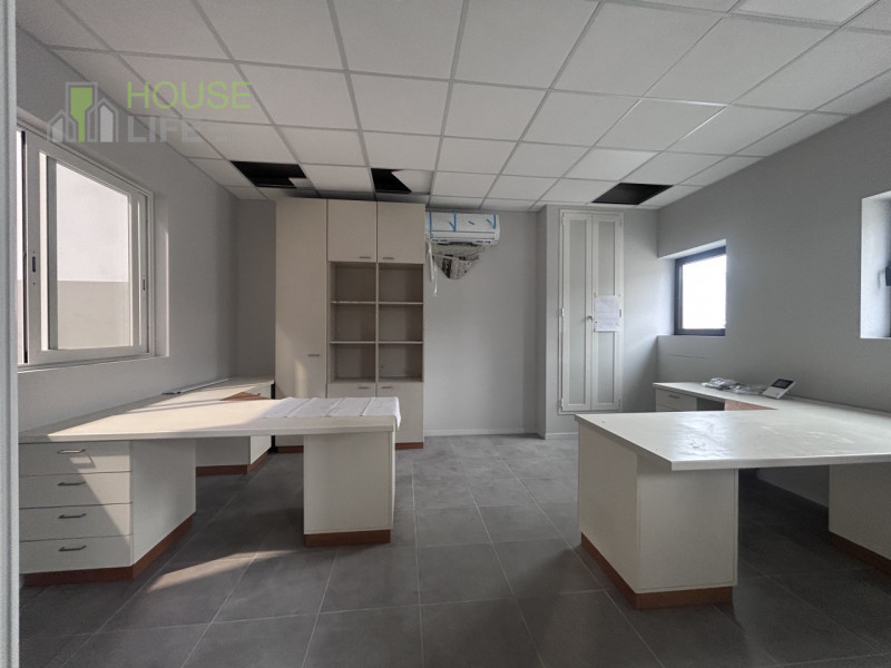 SCHIO - Z.I: CAPANNONE INDUSTRIALE RISTRUTTURATO A NUOVO di circa mq 700 circa H 7,50, con impian...