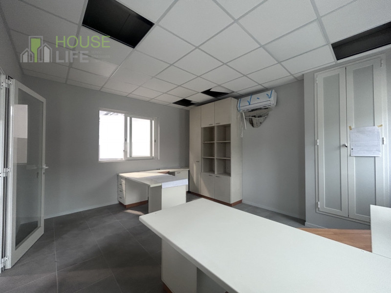 SCHIO - Z.I: CAPANNONE INDUSTRIALE RISTRUTTURATO A NUOVO di circa mq 700 circa H 7,50, con impian...