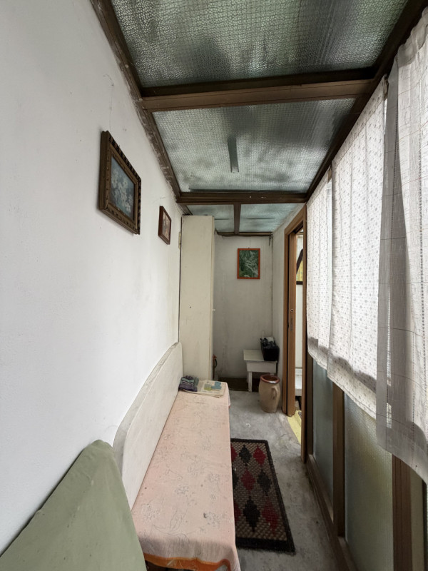 Nel suggestivo borgo di Revine Lago, proponiamo in vendita una caratteristica casa a schiera di c...