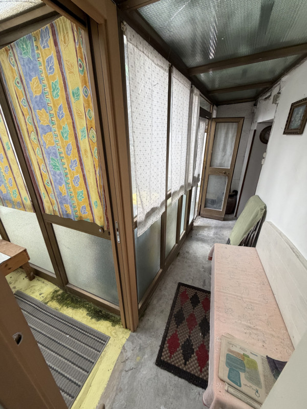 Nel suggestivo borgo di Revine Lago, proponiamo in vendita una caratteristica casa a schiera di c...