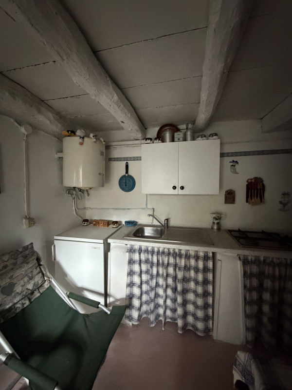 Nel suggestivo borgo di Revine Lago, proponiamo in vendita una caratteristica casa a schiera di c...