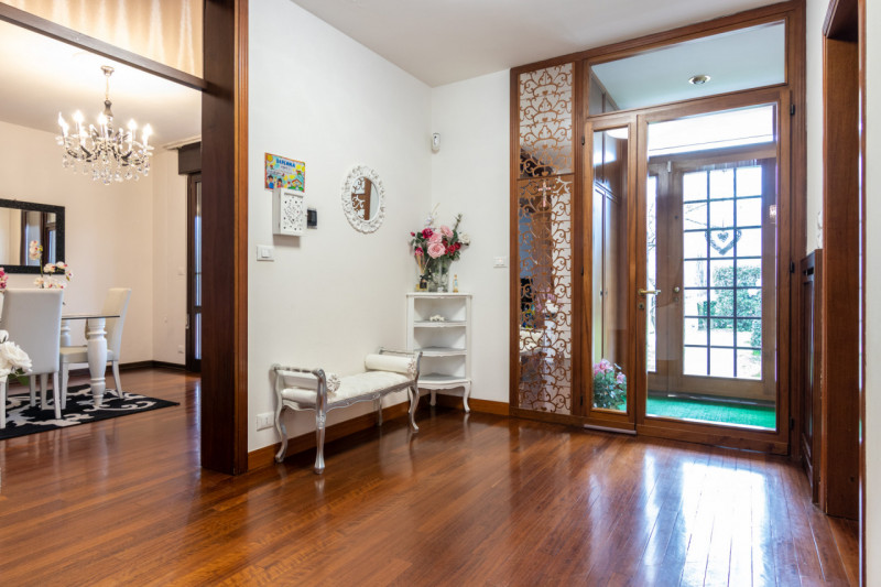 In una delle zone più tranquille e verdi di Montegrotto, proponiamo in vendita una soluzione idea...