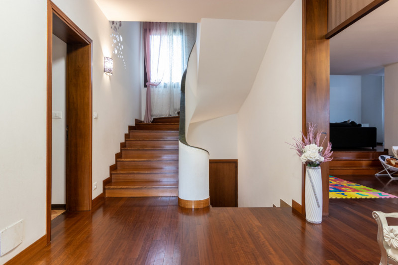 In una delle zone più tranquille e verdi di Montegrotto, proponiamo in vendita una soluzione idea...