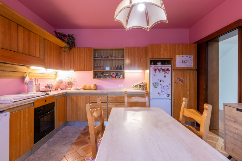 In una delle zone più tranquille e verdi di Montegrotto, proponiamo in vendita una soluzione idea...