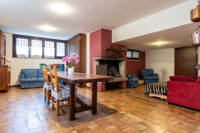 In una delle zone più tranquille e verdi di Montegrotto, proponiamo in vendita una soluzione idea...