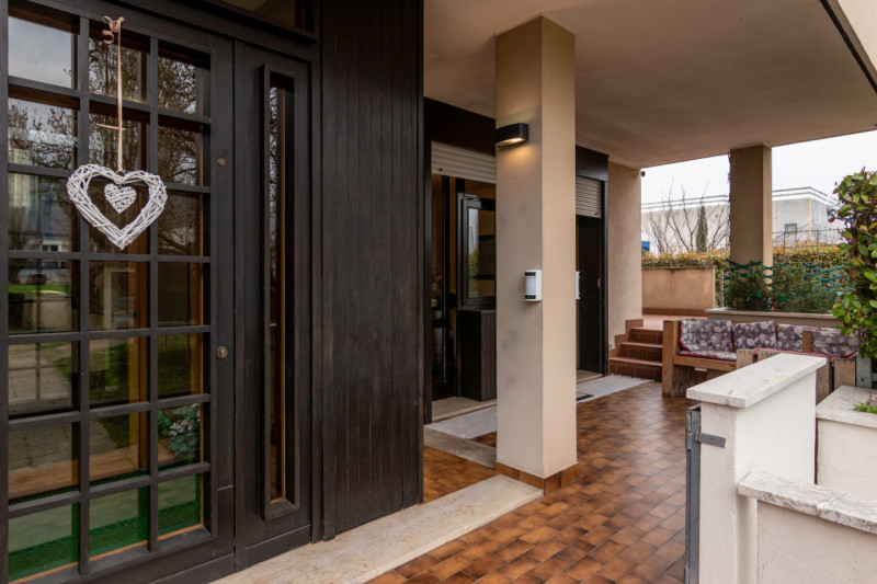 In una delle zone più tranquille e verdi di Montegrotto, proponiamo in vendita una soluzione idea...