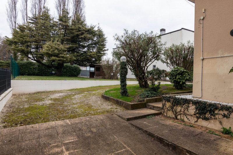 In una delle zone più tranquille e verdi di Montegrotto, proponiamo in vendita una soluzione idea...