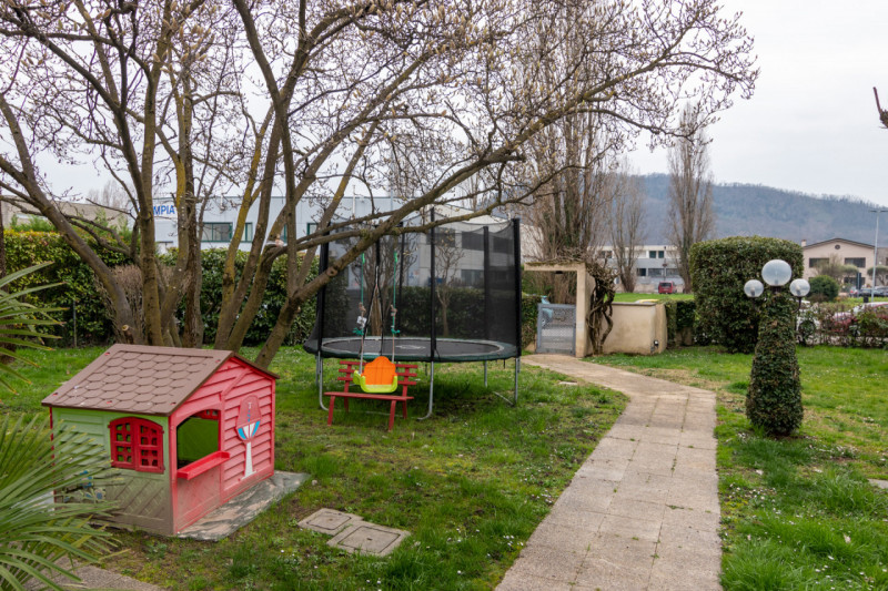 In una delle zone più tranquille e verdi di Montegrotto, proponiamo in vendita una soluzione idea...